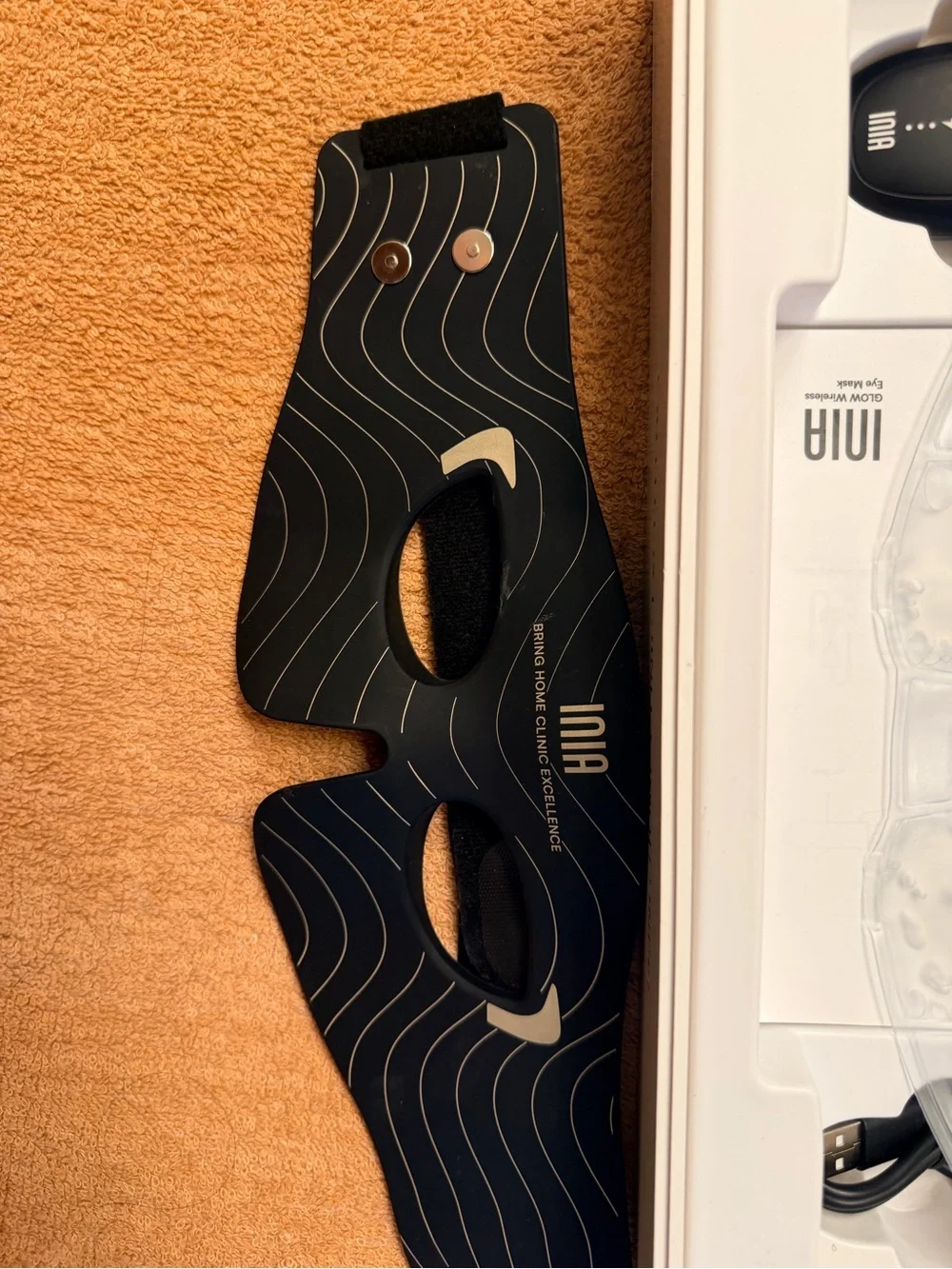 Inia red light eye mask
